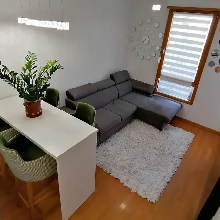 Apartman Nice Split Apartment With Underground Garage