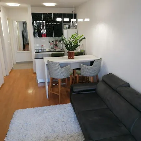 Nice Split Apartment With Underground Garage *